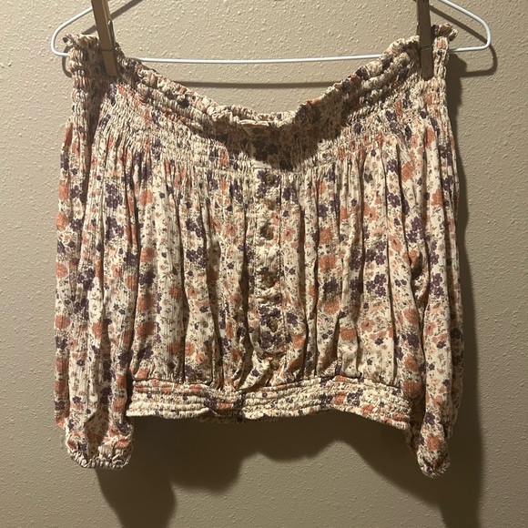 American Eagle Outfitters Tops - Off the shoulder cropped blouse